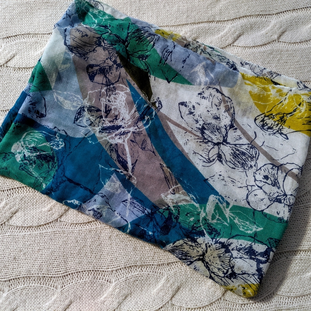 Spring floral infinity loop scarf - Picture 3 of 3